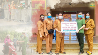 Tiếp tục đồng hành cùng lực lượng phòng, chống dịch bệnh - Phật tử chùa Ba Vàng trao tặng nhu yếu phẩm cần thiết đến Công an TP. Bắc Ninh