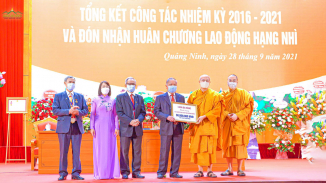 Chùa Ba Vàng trao tặng 30 triệu đồng cho Hội người cao tuổi tỉnh Quảng Ninh