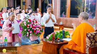 [Video] Từ 7 quốc gia và vùng lãnh thổ trên thế giới, Phật tử xa xứ trở về nhà lớn Ba Vàng đảnh lễ Sư Phụ