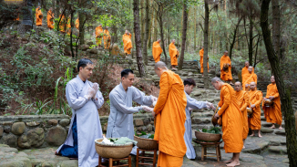 Phước báu vô lượng của việc cúng dường Đức Phật và Tăng chúng