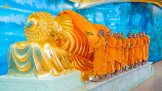 Linh thiêng buổi lễ Dâng y cúng dường Đức Phật nhập Niết bàn