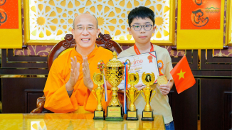 Tự hào Việt Nam - Khóa sinh đạt huy chương vàng và cúp tại chung kết Olympic Toán Quốc tế HKIMO tại Hồng Kông