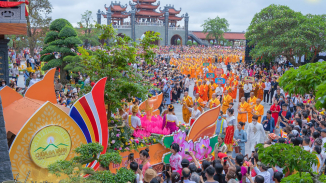 Rực rỡ Đại lễ Phật đản chùa Ba Vàng năm 2022 - Hoài niệm Tết của những người con Phật