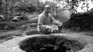 Giếng thần - mạch nước ngọt linh thiêng trên núi Ba Vàng