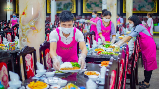Các Phật tử tích cực chuẩn bị món ăn phục vụ lễ Hằng thuận tại chùa