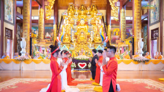 Tân lang, tân nương hạnh phúc trong Lễ Hằng thuận tại chùa Ba Vàng