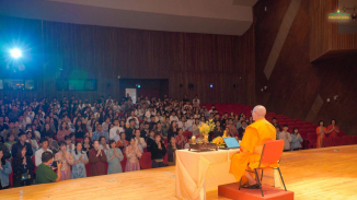 Nhân dân và Phật tử tại Cao Hùng, Đài Loan đón nhận từ trường thiện lành của Phật Pháp