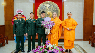 Chùa Ba Vàng chúc mừng Ban Chỉ huy Quân sự Thành phố Uông Bí nhân ngày thành lập Quân đội Nhân dân Việt Nam