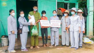 Trao gửi 60 suất quà của tình yêu thương đến người dân có hoàn cảnh khó khăn tại Lục Ngạn, Bắc Giang