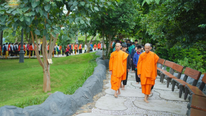 Thực tập thiền hành – Phương pháp giúp tâm bình an, buông bỏ phiền não