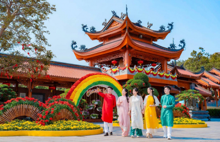 | Xuân 2025 | Những góc “check - in” ảnh Tết cực đẹp không thể bỏ lỡ tại Nhà lớn