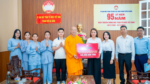 Ấm tình dân tộc - sáng nghĩa đồng bào trong mưa lũ: Chùa Ba Vàng sẻ chia khó khăn cùng bà con miền Trung sau thiên tai