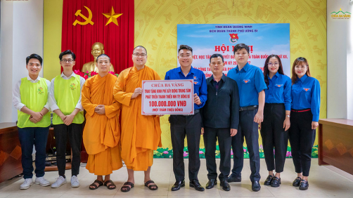 Chùa Ba Vàng trao tặng 100 triệu đồng hỗ trợ kinh phí xây dựng Trung tâm Phát triển Thanh thiếu nhi TP. Uông Bí