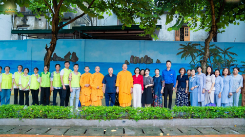 Chùa Ba Vàng trao tặng bức tranh tường và vỉa hè đến Cơ sở bảo trợ chăm sóc trẻ em có hoàn cảnh đặc biệt tỉnh Quảng Ninh