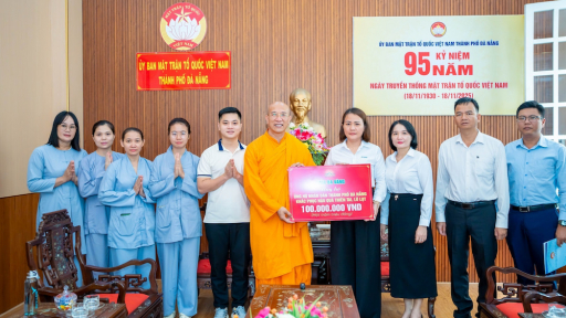 Ấm tình dân tộc - sáng nghĩa đồng bào trong mưa lũ: Chùa Ba Vàng sẻ chia khó khăn cùng bà con miền Trung sau thiên tai