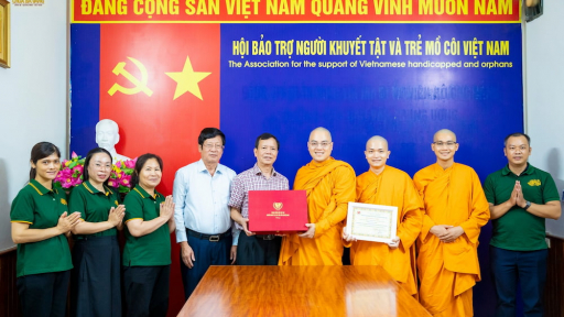 Chùa Ba Vàng ủng hộ Hội Bảo trợ người khuyết tật và trẻ mồ côi Việt Nam