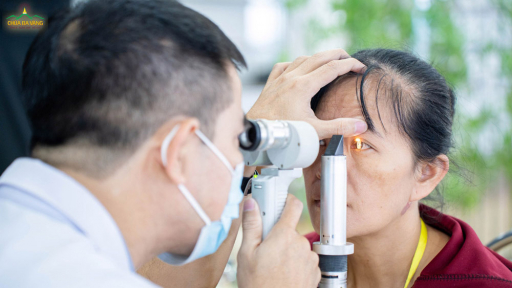 Ánh sáng yêu thương – Chương trình khám và phẫu thuật thay đục thủy tinh thể miễn phí