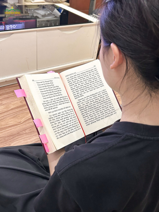 Kinh Lương Hoàng Bảo Sám là một trong những bộ kinh sám hối có hiệu lực mạnh mẽ, giúp tiêu trừ tội lỗi, phước lành tăng trưởng. Nội dung bộ kinh nêu rõ tất cả các tội lỗi mà chúng sinh gây tạo, đồng thời người hành trì cũng có thể sám hối thay cho hết thảy chúng sinh trong các cõi.