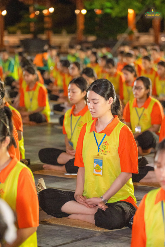 Thiền là khoảng thời gian thư thái, giúp tâm trí được nghỉ ngơi, tư duy sáng suốt và buông bỏ được những lo lắng, phiền não sau ngày dài làm việc căng thẳng