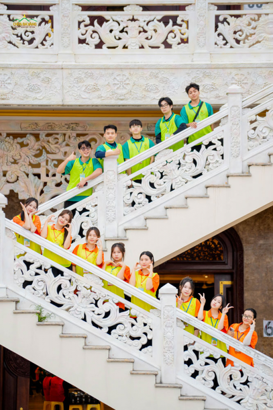 Lưu giữ khoảnh khắc thanh xuân bên những người bạn thiện lành.