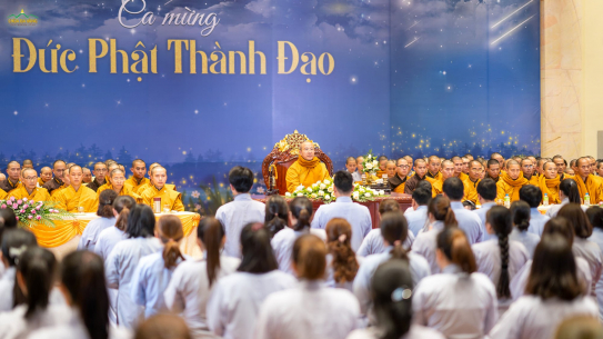 Kỷ niệm ngày Đức Phật thành đạo, Phật tử chùa Ba Vàng dũng mãnh phát tâm Bồ đề