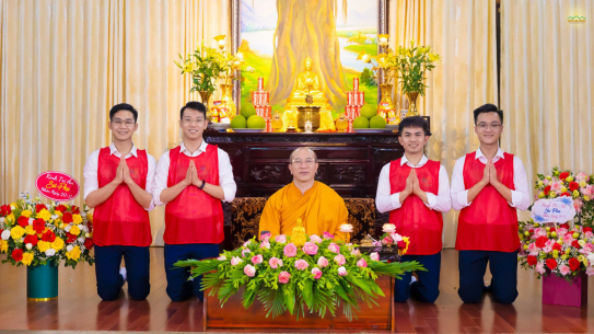 Tuổi trẻ chúng con kính yêu Sư Phụ nhiều lắm!