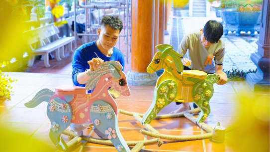 Không khí Tết rộn ràng – Nhà lớn đã sẵn sàng chào đón!