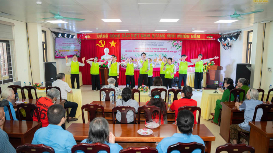 Ghé thăm Trung tâm Trợ giúp xã hội Quảng Ninh nhân Ngày Quốc tế Người cao tuổi