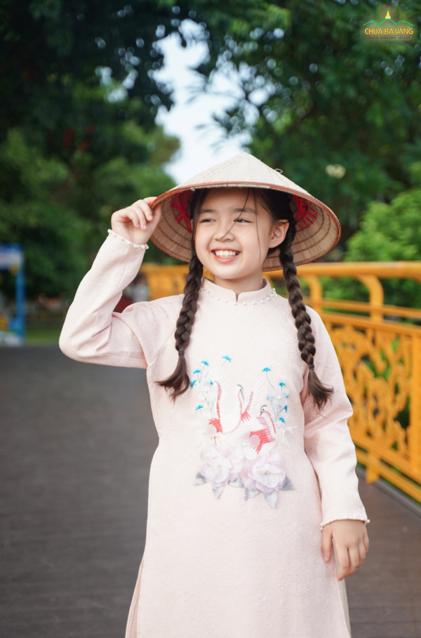 Một chiếc nón xinh xắn “rất Việt Nam” đúng không?