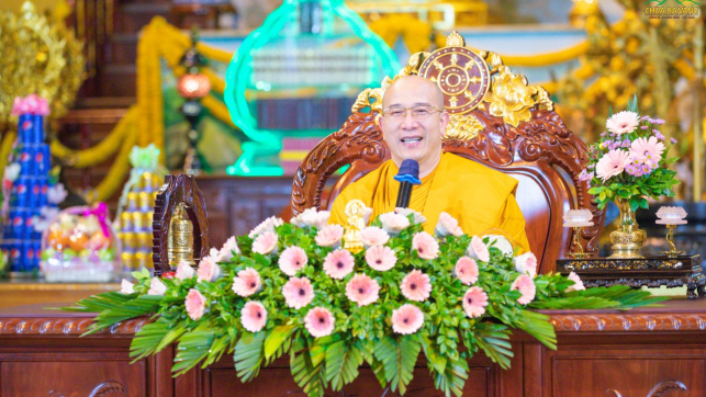 Đặt di ảnh gia tiên trên ban thờ Phật sao cho đúng Pháp?