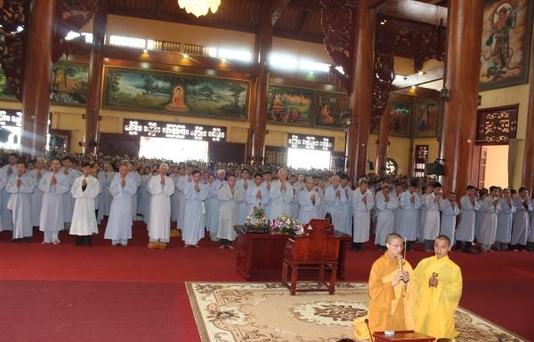 Ngày tu Bát quan trai - Lợi ích cho cả kẻ còn người mất