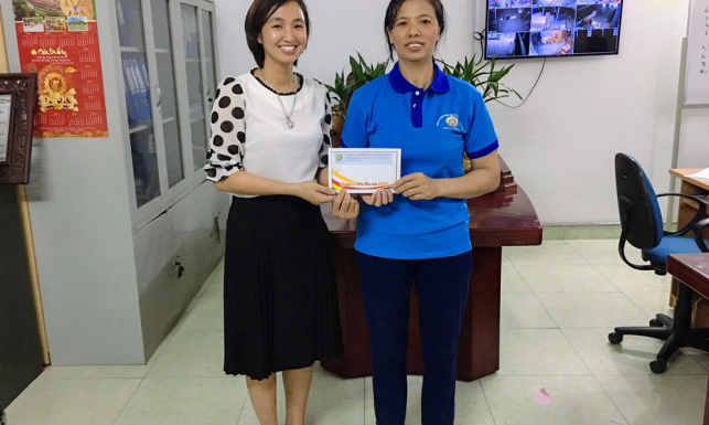 Phật tử chùa Ba Vàng thưởng Tết Phật đản cho nhân viên công ty - Lan tỏa tinh thần Phật Pháp