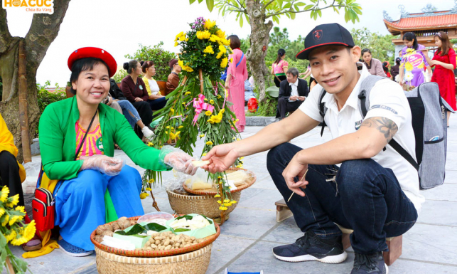 Trải nghiệm thú vị tại khu chợ quê trong Lễ hội Hoa Cúc chùa Ba Vàng năm 2020