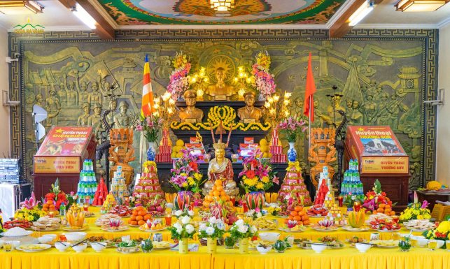 Thời khoá tụng kinh 'Cầu siêu anh hùng liệt sĩ tu tâm biết ơn cầu quốc thái dân an'