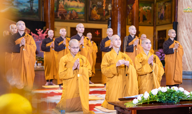 Trang nghiêm thời khóa sám hối cuối năm trên đỉnh thiêng Thành Đẳng