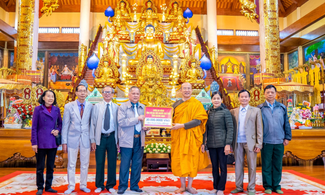 Chùa Ba Vàng trao tặng 30 triệu đồng ủng hộ Lễ kỷ niệm 80 năm ngày Người cao tuổi Việt Nam và Đại hội Hội Người cao tuổi tỉnh Quảng Ninh