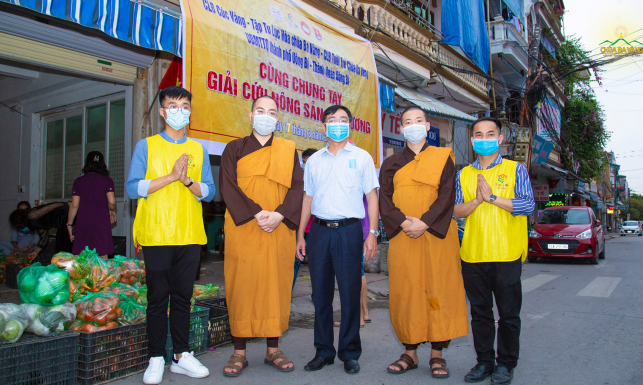 Chủ tịch Mặt trận Tổ quốc thành phố Uông Bí hoan nghênh sự đóng góp của Phật tử chùa Ba Vàng về hoạt động 'giải cứu' nông sản