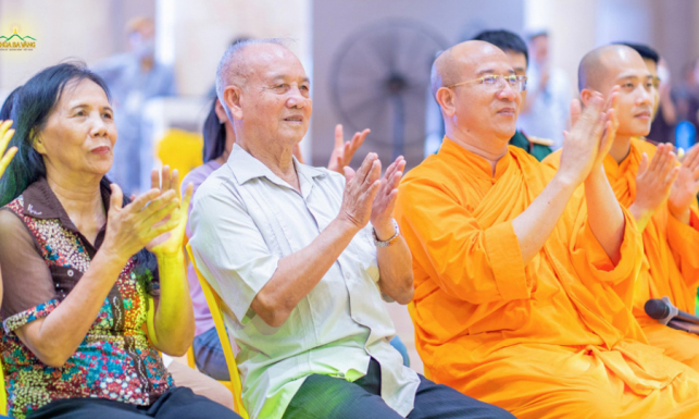 Đại tướng Phạm Văn Trà - Nguyên Bộ trưởng Bộ Quốc phòng thăm chùa Ba Vàng