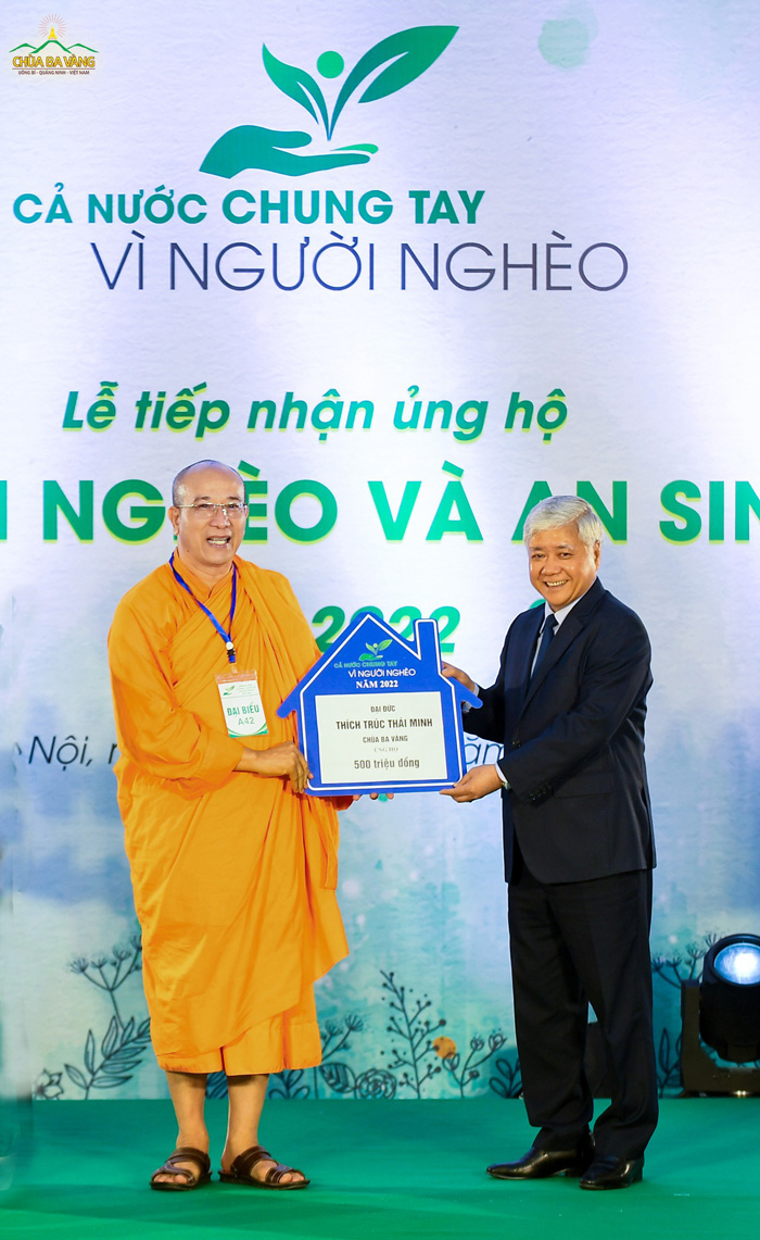 Sư Phụ Thích Trúc Thái Minh ủng hộ 500 triệu đồng vào Quỹ “Vì người nghèo” Trung ương và chương trình an sinh xã hội, chung tay cùng cả nước giúp đỡ những hoàn cảnh khó khăn trong cuộc sống