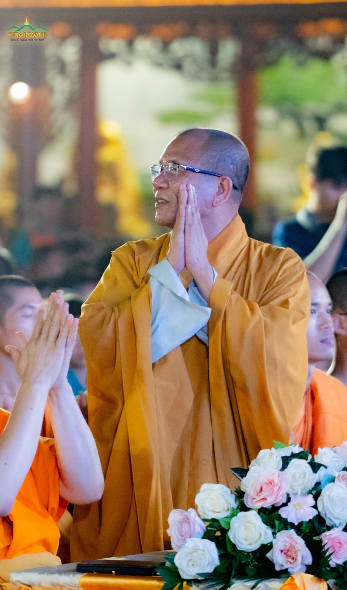 Thượng tọa Thích Đạo Hiển - Uỷ viên Hội đồng Trị sự, Phó Trưởng Ban Giáo dục Phật giáo Trung ương, Phó Trưởng Ban kiêm Chánh Thư ký Ban Trị sự GHPGVN tỉnh Quảng Ninh tham dự chương trình